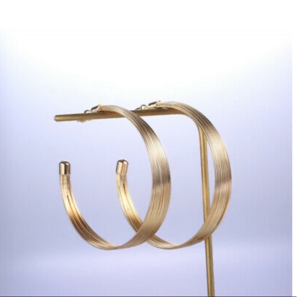 NEW 18k gold plated Hoop Earrings - Picture 2 of 4